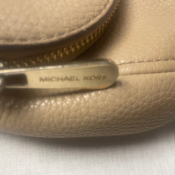 Michael Kors Bedford Tan Leather Flap Crossbody Bag - Adjustable Shoulder Strap - Picture 3 of 16